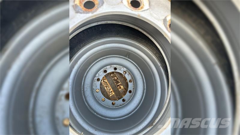 BKT 710/50R26.5 FL 630 - 10 huls ET-50 Gume, točkovi i felne