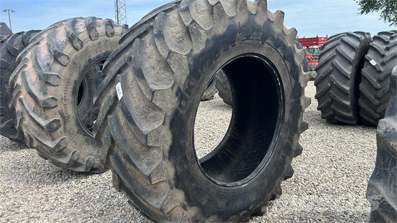 BKT 750/70R44 VF Banden, wielen en velgen