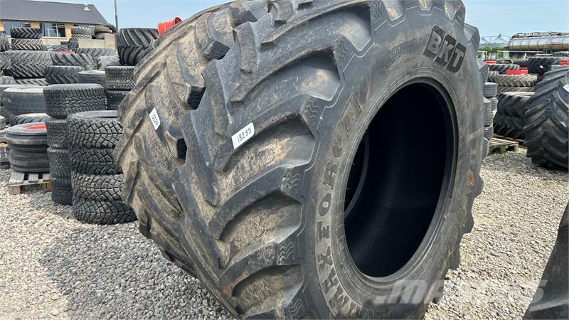 BKT 800/70R42 IF Banden, wielen en velgen