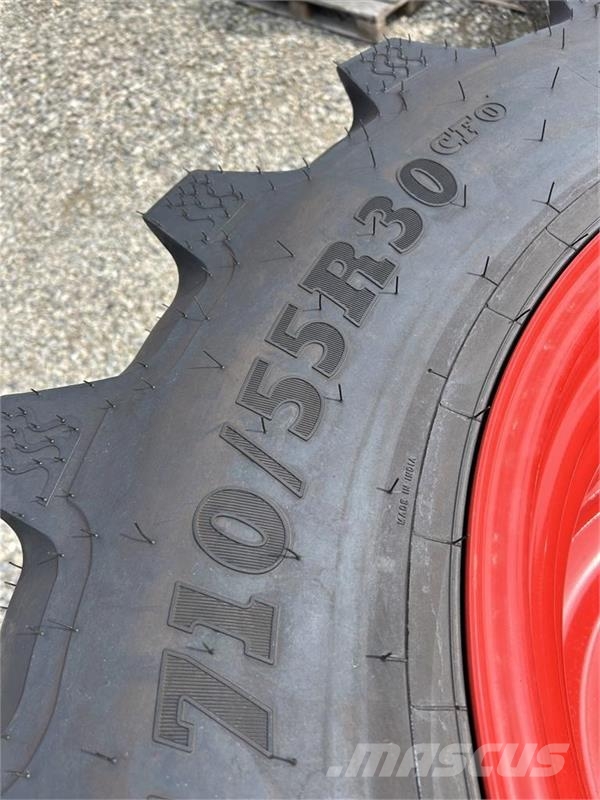 BKT 900/50R42 + 710/55R30 - komplette hjul Dekk, hjul og felger
