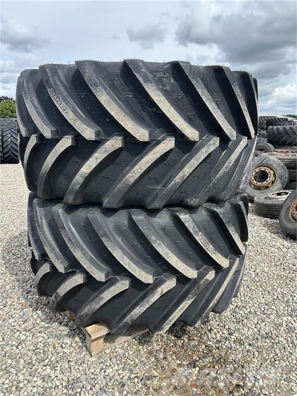 BKT 900/50R42 + 710/55R30 - komplette hjul Dekk, hjul og felger