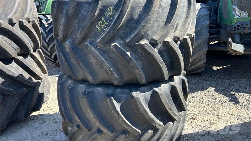 BKT 900/50R42 + 750/55R26 Dekk, hjul og felger