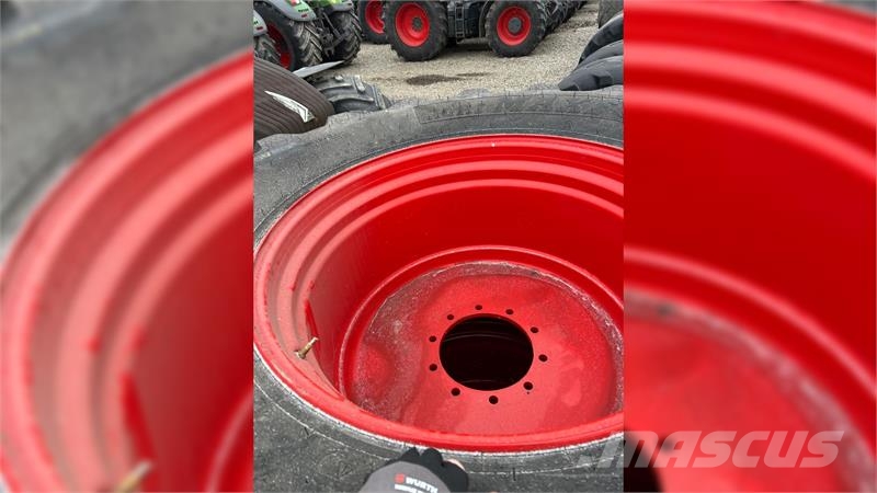 BKT 900/60R38 IF + 710/60R30 IF Gume, točkovi i felne