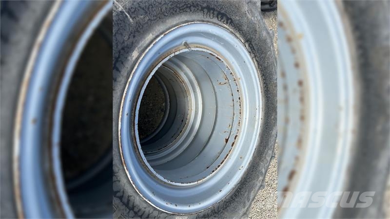 Continental 420/85R30-30 Dekk, hjul og felger