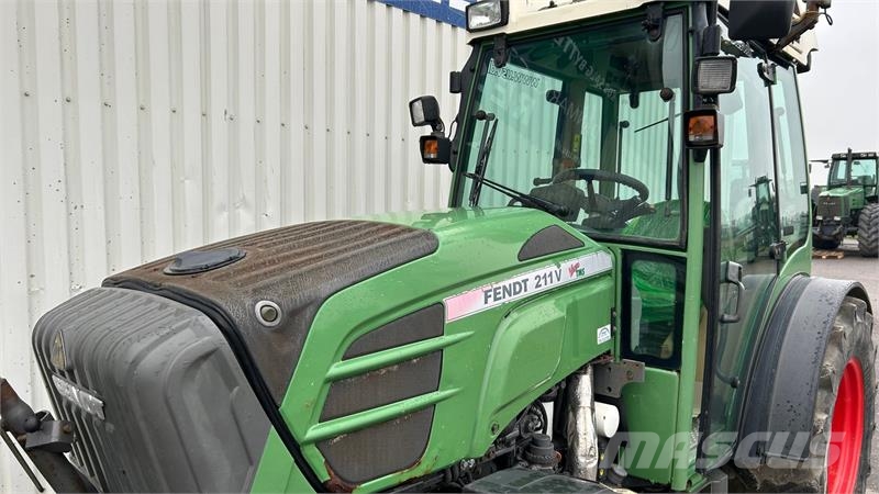 Fendt 211 Vario TMS V model med Frontlift Ciągniki rolnicze