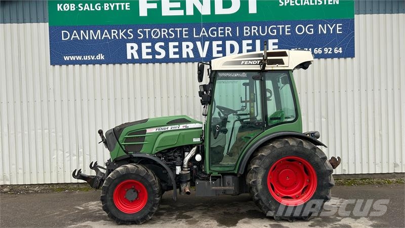 Fendt 211 Vario TMS V model med Frontlift Ciągniki rolnicze