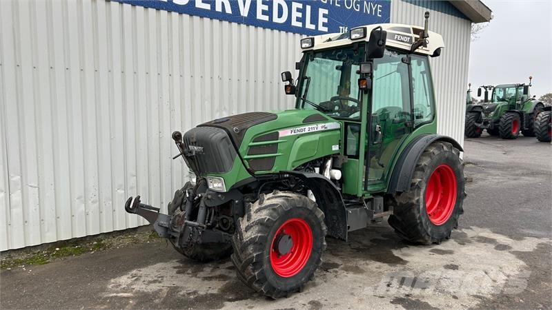 Fendt 211 Vario TMS V model med Frontlift Ciągniki rolnicze