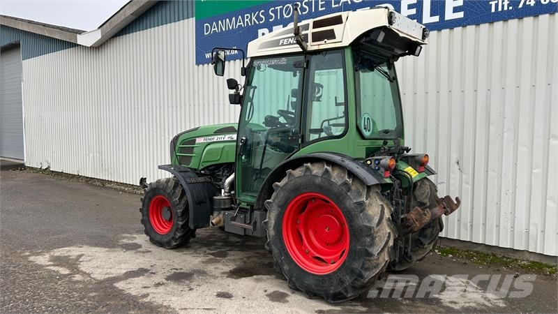 Fendt 211 Vario TMS V model med Frontlift Ciągniki rolnicze