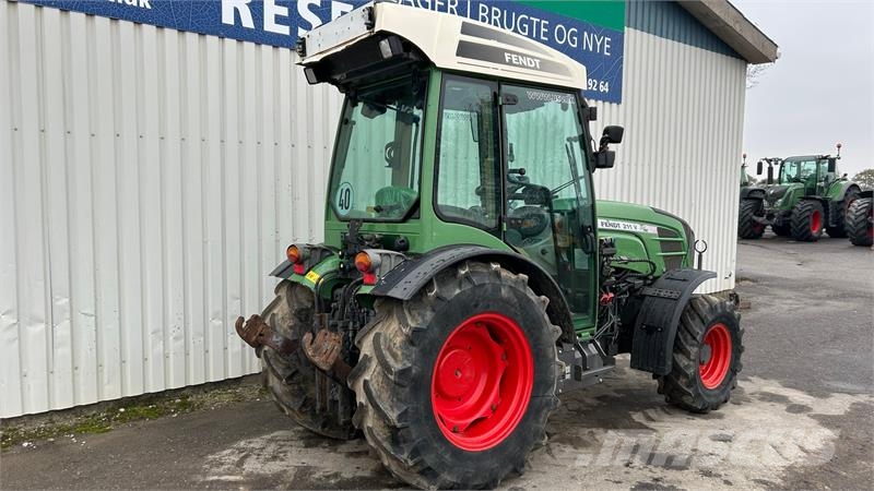 Fendt 211 Vario TMS V model med Frontlift Ciągniki rolnicze