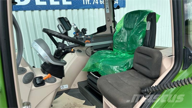 Fendt 516 Vario S4 Power Plus  Med Fendt Frontlæsser 4x8 الجرارات