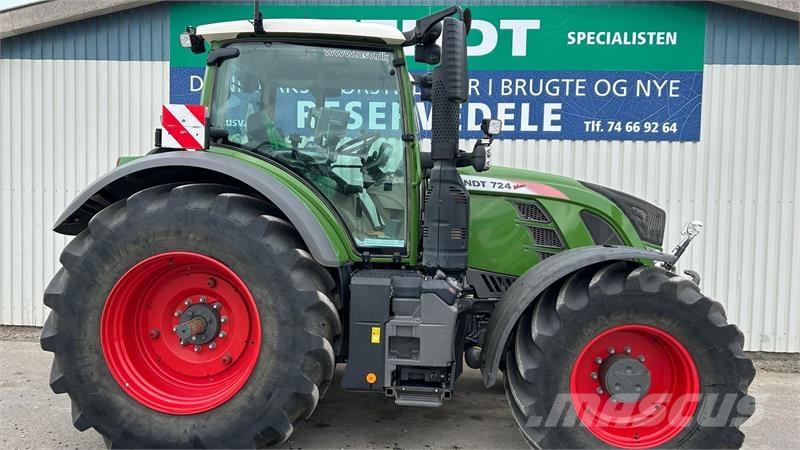 Fendt 724 Vario S4 Profi Plus Traktory