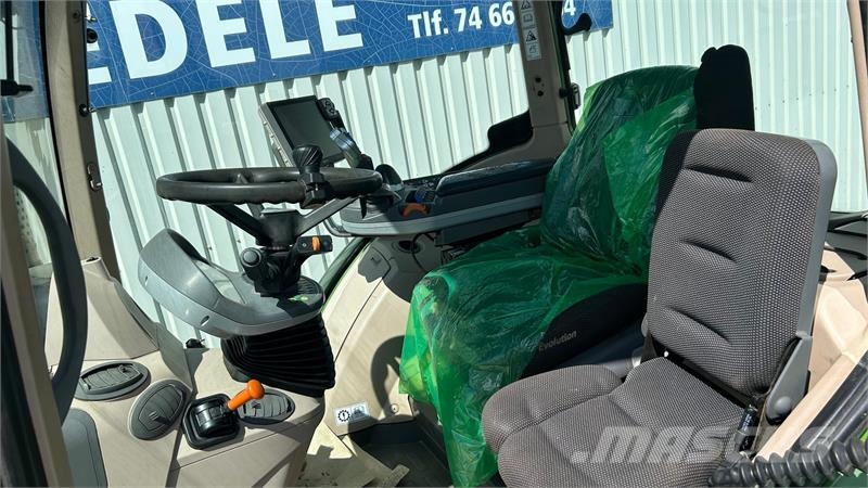Fendt 724 Vario S4 Profi Plus Med Frontlæsser Fendt 4x80 الجرارات