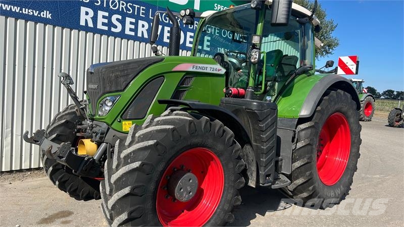 Fendt 724 Vario S4 Profi Plus Med Front PTO Traktory