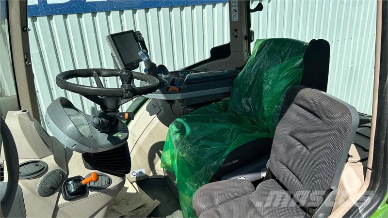 Fendt 724 Vario S4 Profi Plus Med Frontlæsser Fendt 4x80 الجرارات