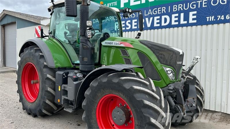 Fendt 724 Vario S4 Profi Plus Traktory