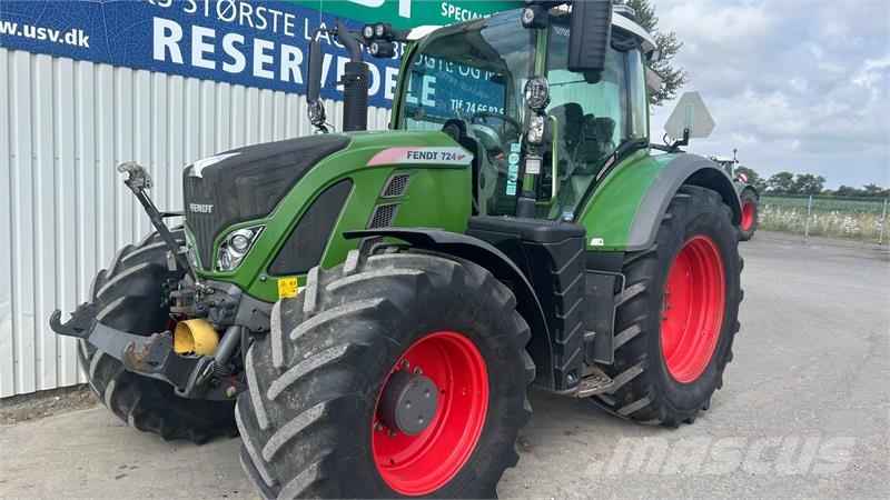 Fendt 724 Vario S4 Profi Plus Med Front PTO Traktory