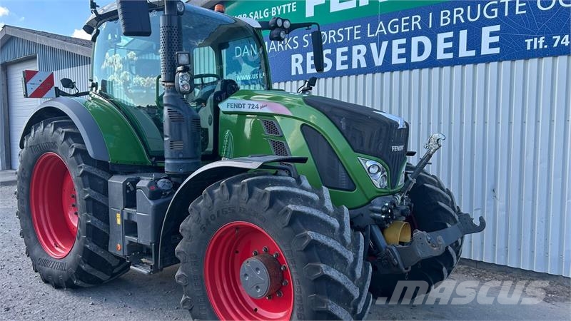 Fendt 724 Vario S4 Profi Plus Med Front PTO Traktory
