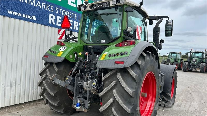 Fendt 724 Vario S4 Profi Plus Traktory