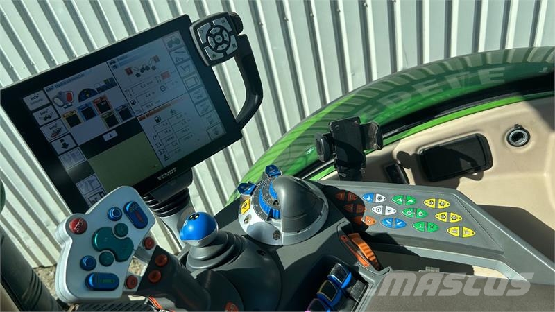 Fendt 724 Vario S4 Profi Plus Med Front PTO Traktory