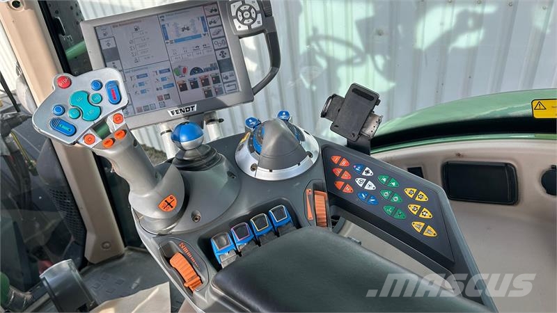 Fendt 724 Vario SCR Profi Plus Med Stoll FZ 46-26 Frontl Traktory