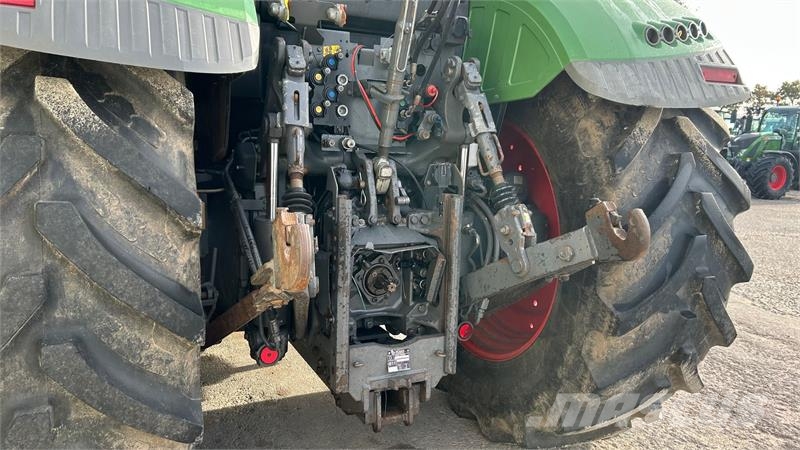 Fendt 724 Vario SCR Profi Plus Med Stoll FZ 46-26 Frontl Traktory