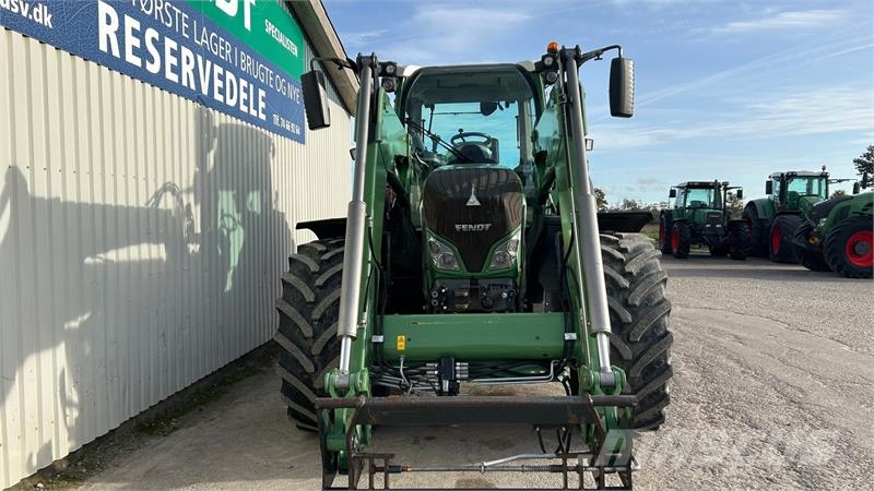 Fendt 724 Vario SCR Profi Plus Med Stoll FZ 46-26 Frontl Traktory
