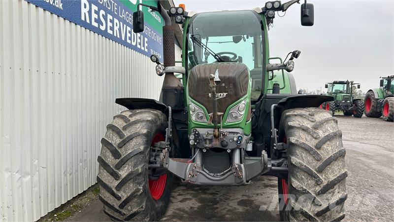 Fendt 724 Vario SCR Profi Plus الجرارات