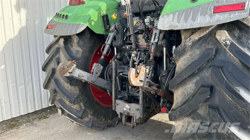 Fendt 724 Vario SCR Profi Plus Med Stoll FZ 46-26 Frontl Traktory