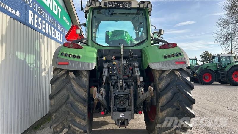 Fendt 724 Vario SCR Profi Plus Med Stoll FZ 46-26 Frontl Traktory