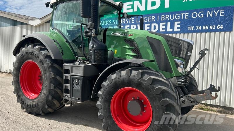Fendt 826 Vario S4 Profi Traktory