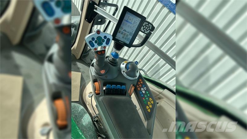 Fendt 826 Vario S4 Profi Traktory