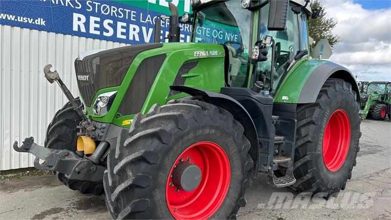 Fendt 828 Vario S4 Profi Plus Med Front PTO Traktory