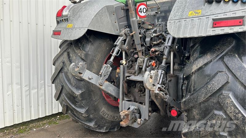 Fendt 828 Vario SCR Profi Plus Traktory