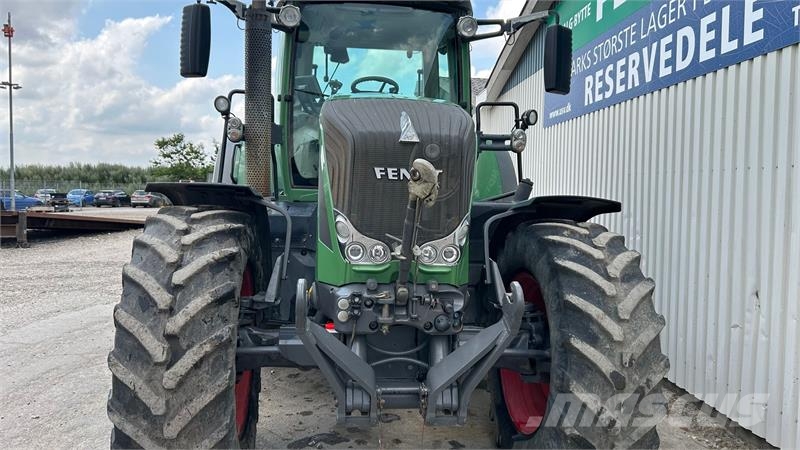 Fendt 828 Vario SCR Profi Plus Traktory