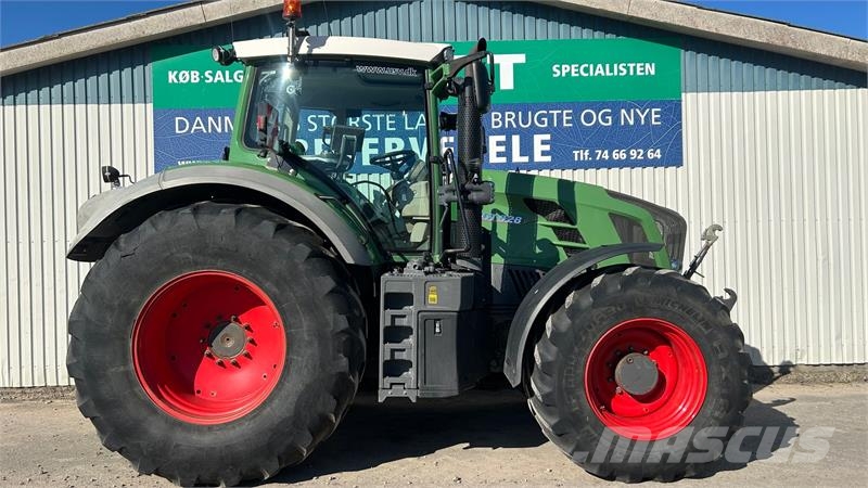 Fendt 828 Vario SCR Profi Plus Traktory