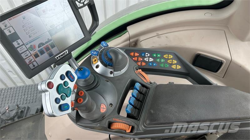 Fendt 828 Vario SCR Profi Plus Traktory