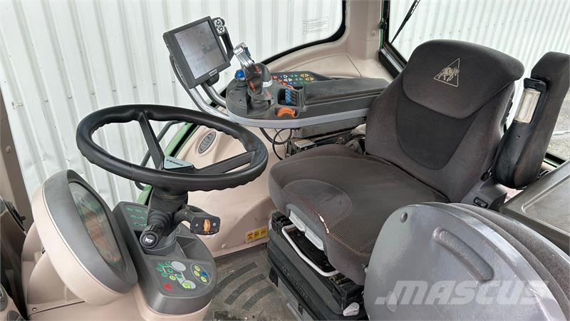 Fendt 828 Vario SCR Profi Plus Traktory