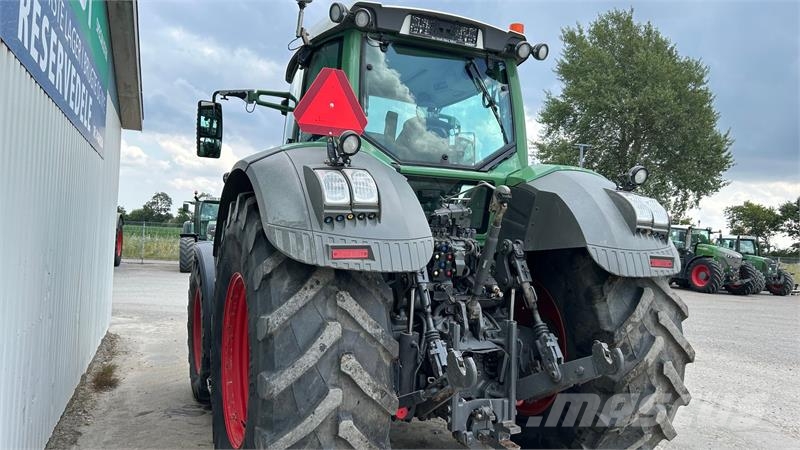 Fendt 828 Vario SCR Profi Plus Traktory