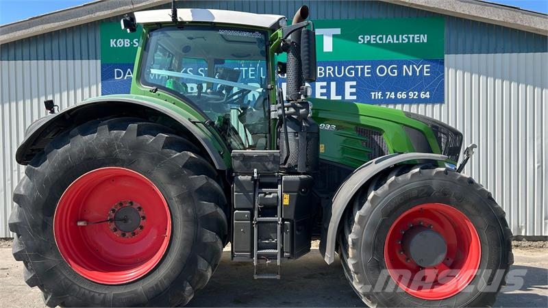 Fendt 933 Vario S4 Profi Plus Med Front PTO Traktory