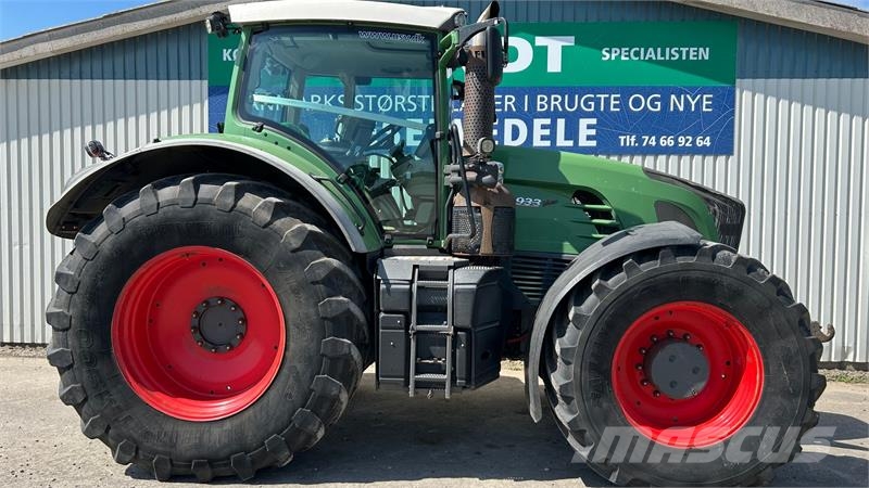 Fendt 933 Vario SCR Profi Plus Med Front PTO Traktorji