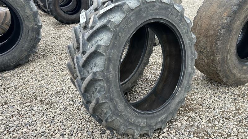 Kleber 320/85R32 タイヤ、ホイル、リム