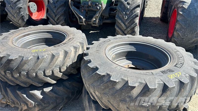 Michelin 440/80-28 Newholland / Case Rendegraver Dekk, hjul og felger