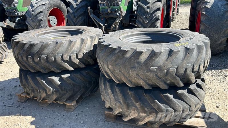 Michelin 440/80-28 Newholland / Case Rendegraver Dekk, hjul og felger