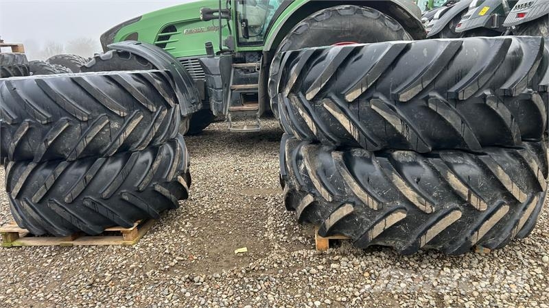 Michelin 650/85R38 + 600/70R28 - John Deere 6.215R Gume, kotači i naplatci
