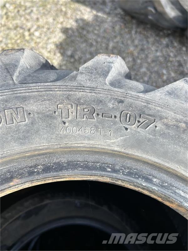 Mitas 31x15.50-15 Rehvid, rattad ja veljed