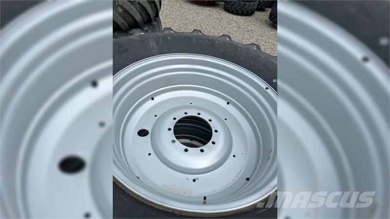 Mitas 710/70R42+600/70R30 Afm - Case Puma 240/260 - NHT7 Gume, točkovi i felne