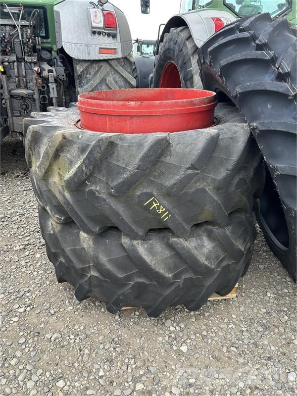 Pirelli 520/70R34-34 Tyres, wheels and rims
