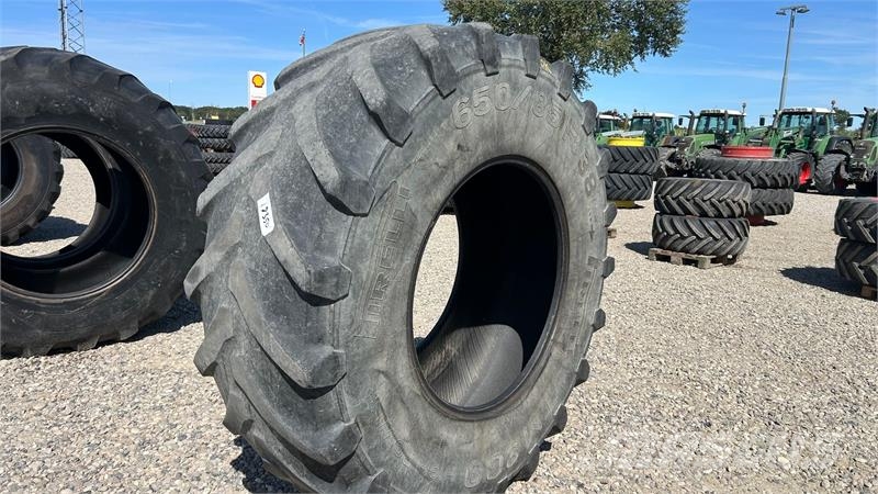 Pirelli 650/85R38 Banden, wielen en velgen