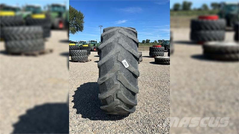 Pirelli 650/85R38 Banden, wielen en velgen