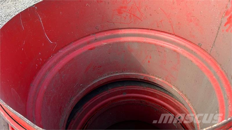 Pirelli 650/85R38-38 Tyres, wheels and rims
